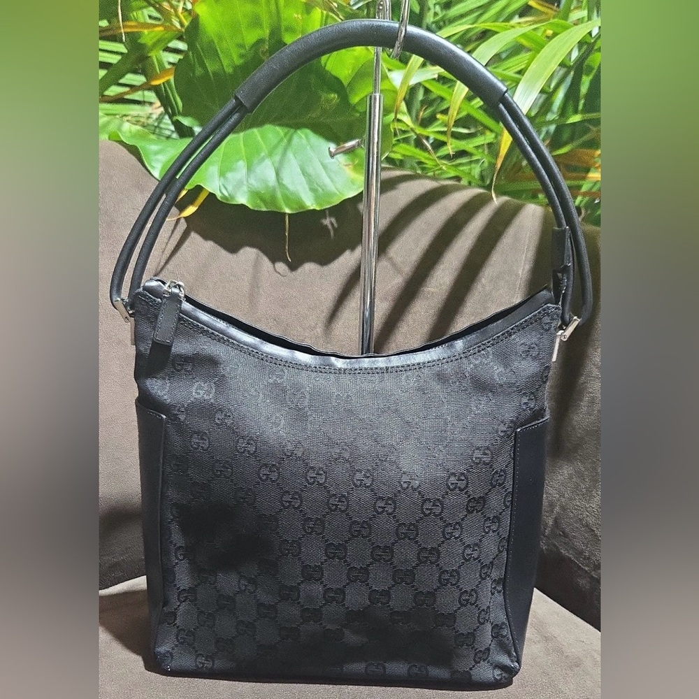 **SOLD** Gucci Black Hobo Bag